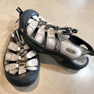 Keen Waterproof Women’s Shoes Size-8.5